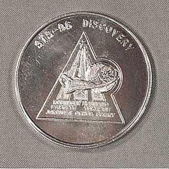 STS-96 JULIE PAYETTE LIMITED EDITION SOLID ALUMINUM MEDALLION, DESIGN ON BOTH - Picture 1 of 2